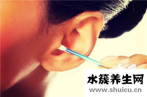 耳朵悶悶的堵住的感覺