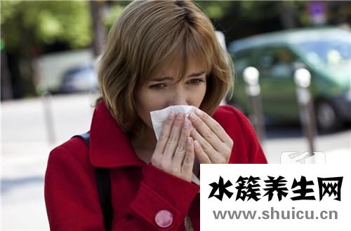 鼻翼兩側(cè)發(fā)紅脫皮