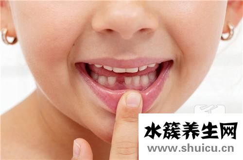 牙縫里的東西很臭