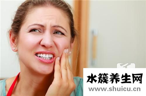 牙縫里的東西很臭