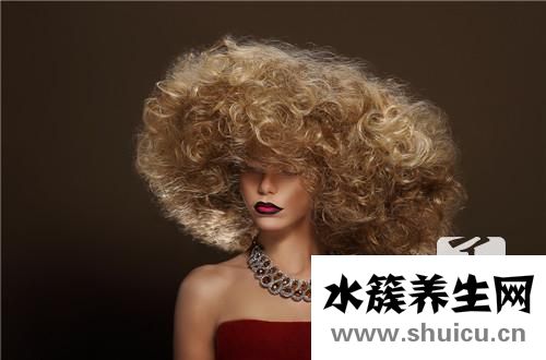 卷發怎么扎好看