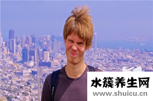 鼻翼兩側長粉刺