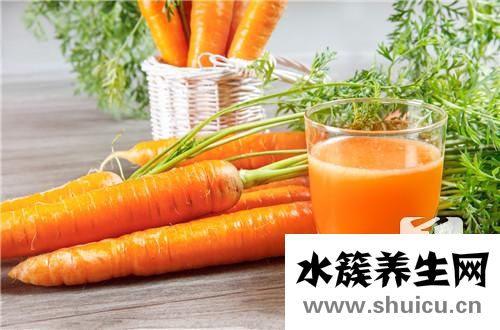 榨胡蘿卜汁