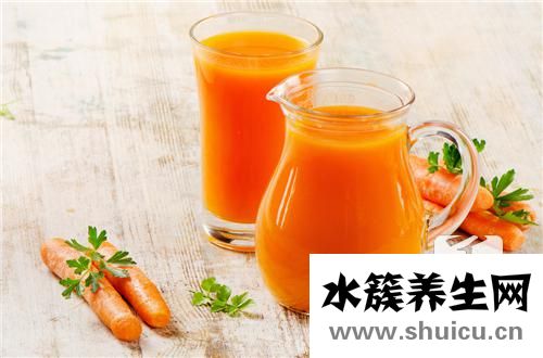 榨胡蘿卜汁