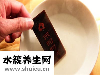 阿膠泡牛奶