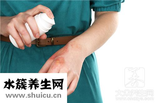 被油濺到了皮膚辦