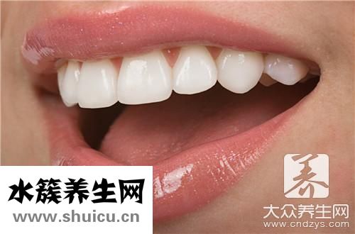 門牙磕掉一小塊