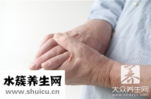 手指上長了個像繭一樣疙瘩