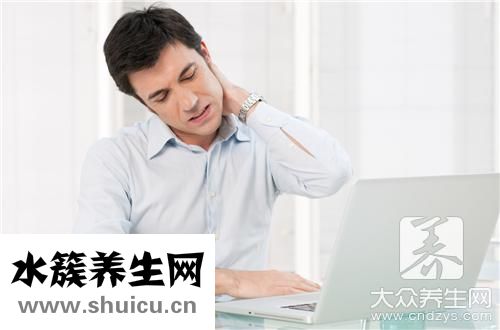 一動肩膀骨頭就咯噔響