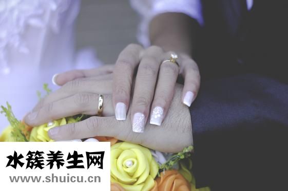 無名指下有豎紋