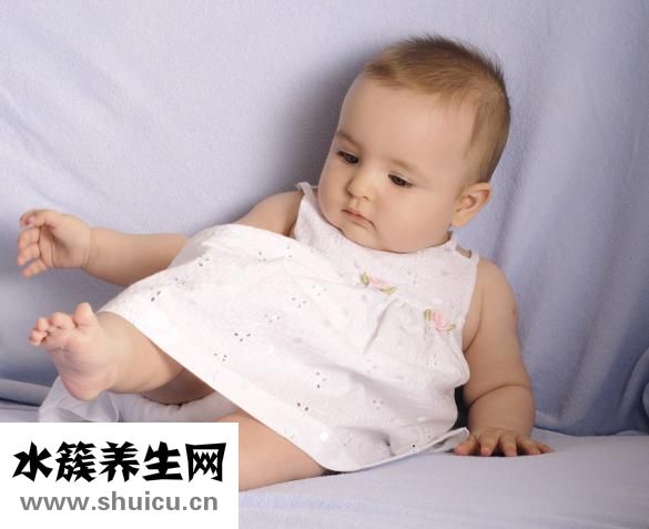 嬰兒吃手要不要阻止