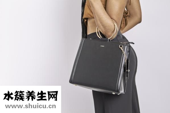 小便時(shí)尿道痛女性