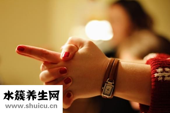 手腕筋扭了怎么辦