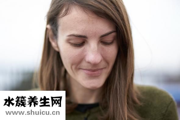 手上脫皮是怎么回事