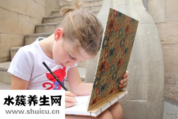 嬰兒吐奶嚴(yán)重怎么辦