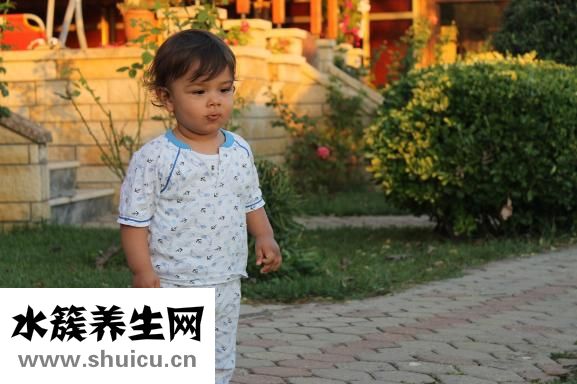 嬰兒打嗝是怎么回事