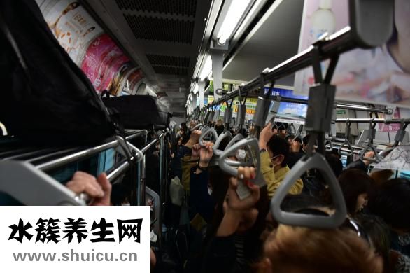 腳指甲變厚怎么回事