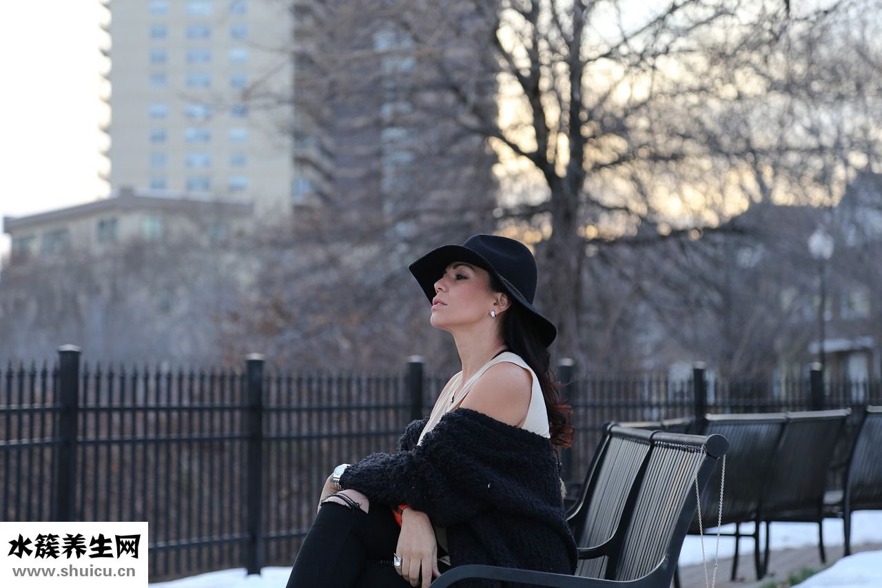 白頭發(fā)吃什么變黑