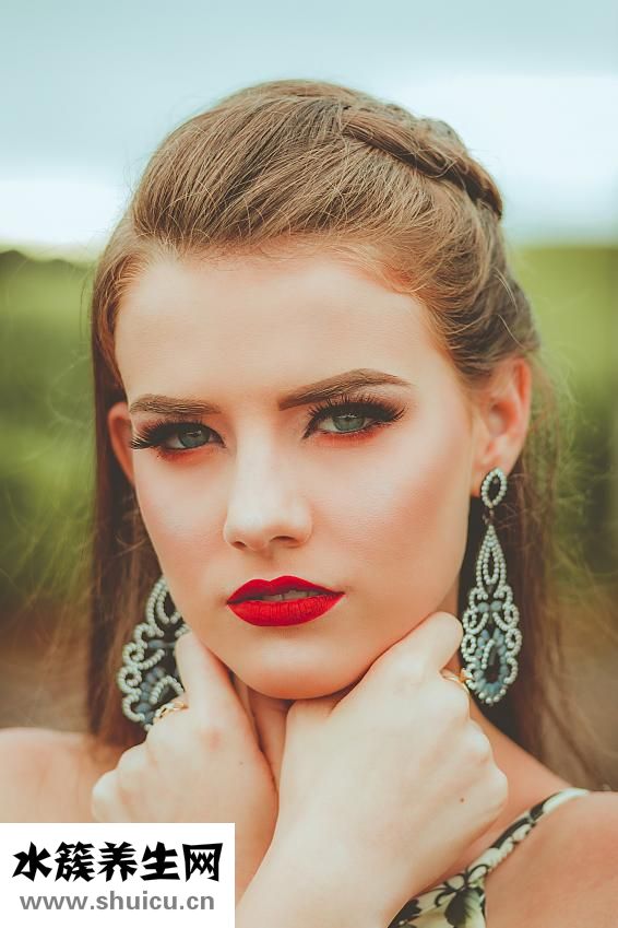 臉容易紅是怎么回事