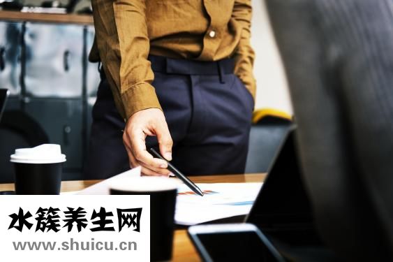 怎么使頭發(fā)向內(nèi)卷