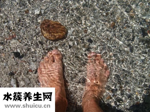 腳上脫皮怎么治療