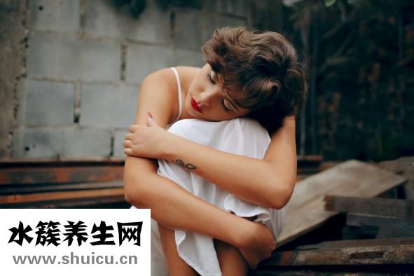 三色修容粉怎么用