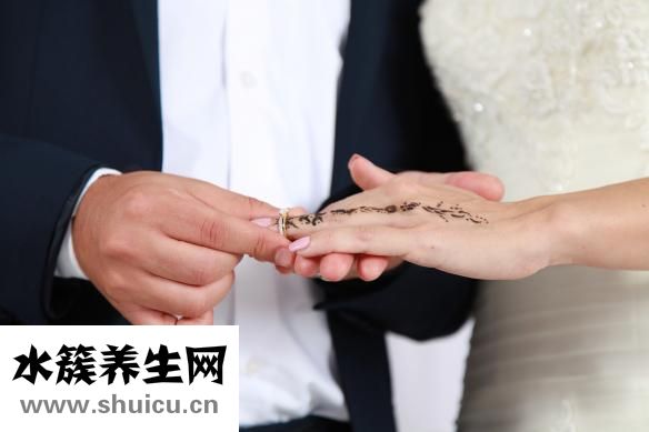 戒指掉馬桶里怎么辦