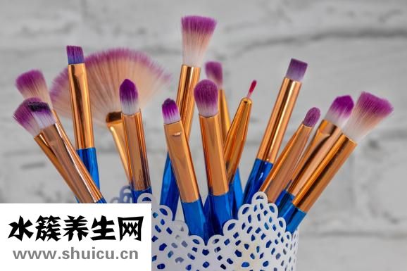 黃色呢大衣怎么搭配