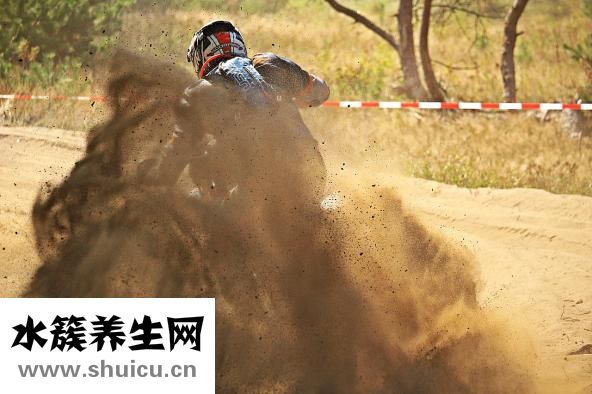 不會右腳踢球怎么辦