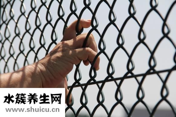 手老是裂口怎么辦