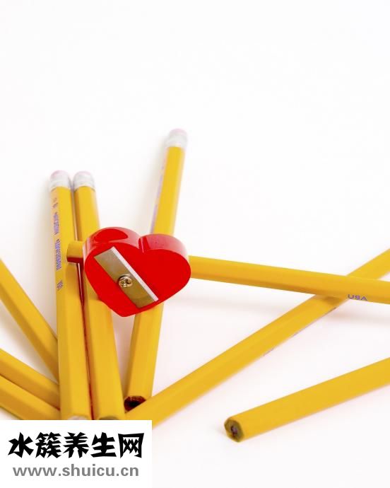 怎么用花瓣做指甲油