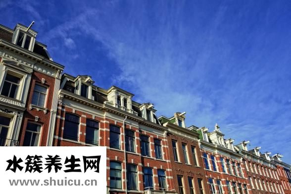 腳后跟旁邊怎么會(huì)腫