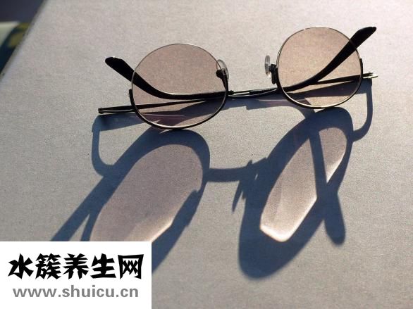 眼晴流淚是怎么回事