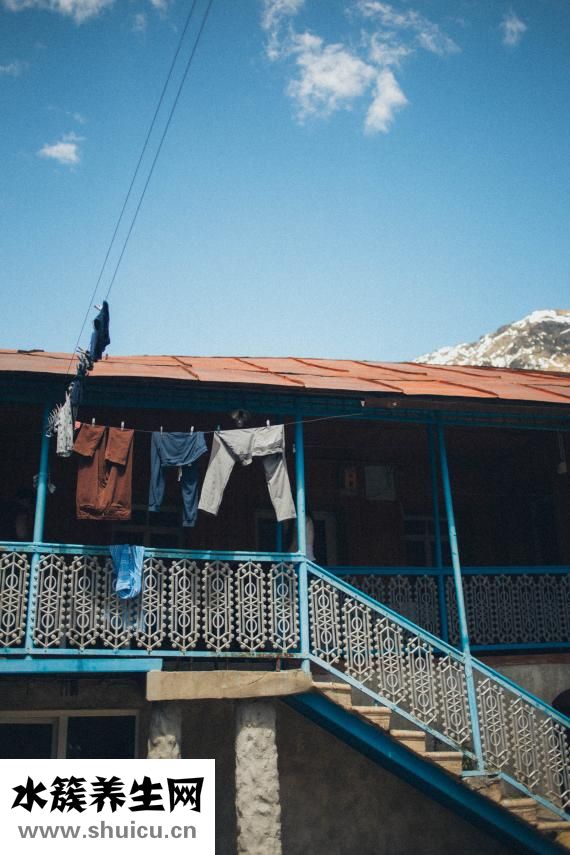 衣服吸灰塵怎么辦