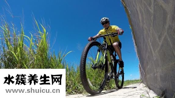 手背上長斑怎么回事