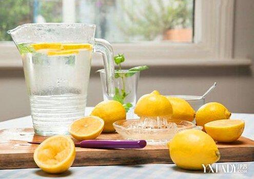 檸檬泡水喝竟有6個害處(檸檬水的正確泡法減肥瘦身)