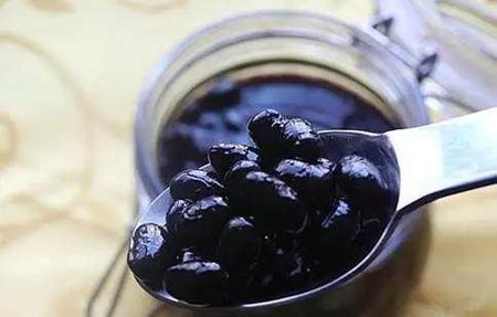 醋泡黑豆的用途與功效(醋泡黑豆的功效與作用禁忌)