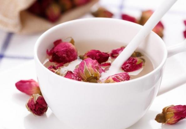 常喝玫瑰花茶有什么好處和壞處(玫瑰花茶的作用和功效)
