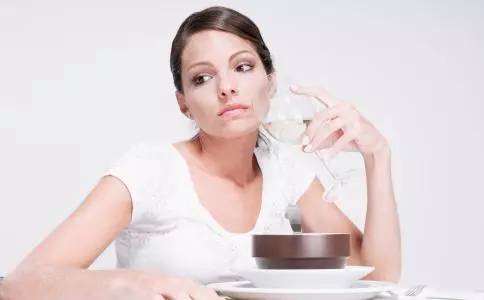 女生每天吃維生素b(女性每天吃b族維生素好嗎)