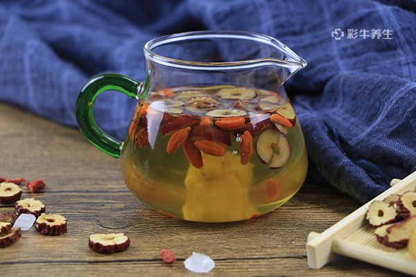 黃芪大棗枸杞泡水喝有什么好處(大棗枸杞泡水喝有什么好處)