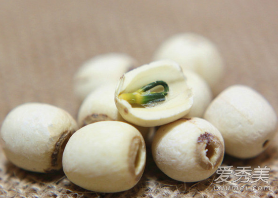 蓮子心的功效與作用泡水喝的功效(蓮子心泡水喝的功效有哪些)