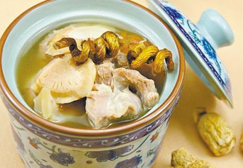 石斛煲湯的做法大全(石斛和什么煲湯的做法大全)