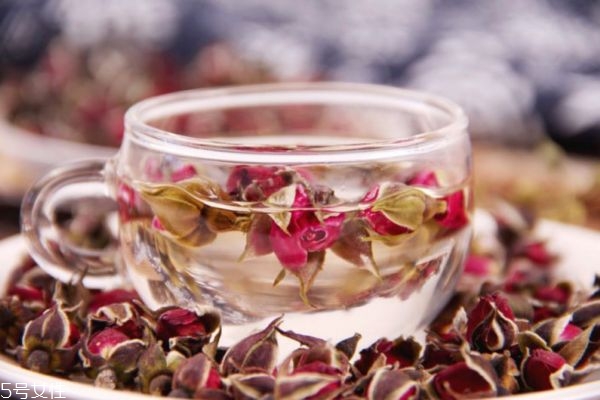 干玫瑰花泡水喝的害處(干玫瑰花泡水喝的害處和功效)