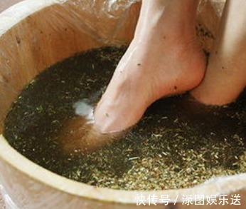 三種人不能用艾草泡腳(三種人不能用艾草泡腳嗎為什么)
