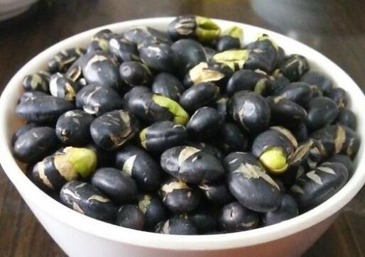 炒黑豆的功效與作用(炒黑豆的功效與作用與主治)