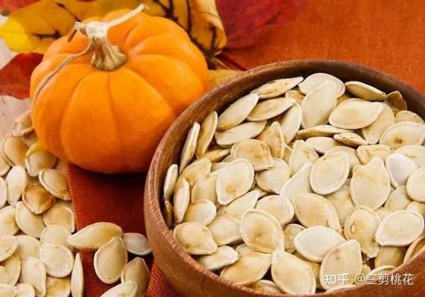 南瓜子對前列腺的作用(南瓜子對前列腺的作用和功效視頻)