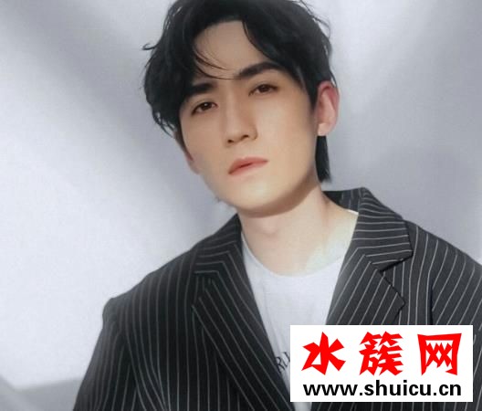 男生燙頭發(fā)大卷和小卷哪個更好看