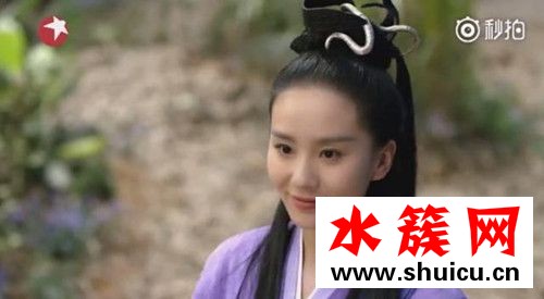 醉玲瓏劉詩詩口紅色號 醉玲瓏劉詩詩口紅是什么顏色 醉玲瓏鳳卿塵口紅什么顏色