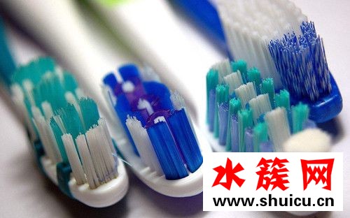 牙刷多久換一次比較好 牙刷是軟毛的好還是硬毛的好 牙刷多久換一次比較好