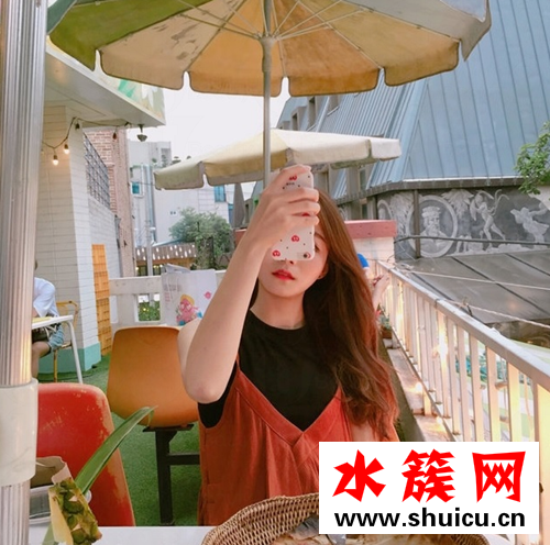 比肥肚腩更雷人的是雙下巴！簡單小臉運動消滅雙下巴